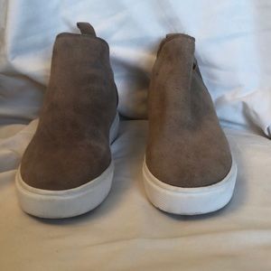 Steve Madden “Shane” tan suede ankle boots